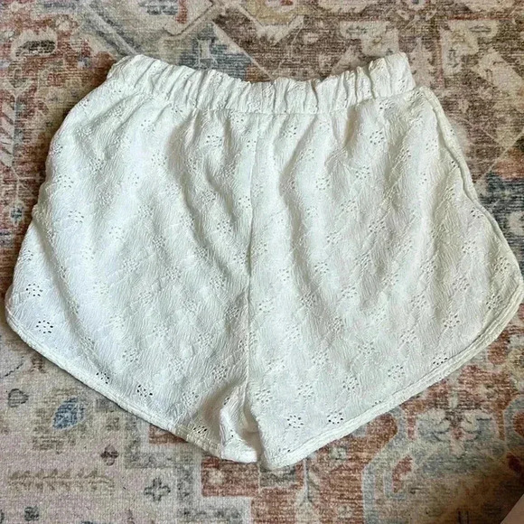 Cute draw string shorts - Picture 2 of 2